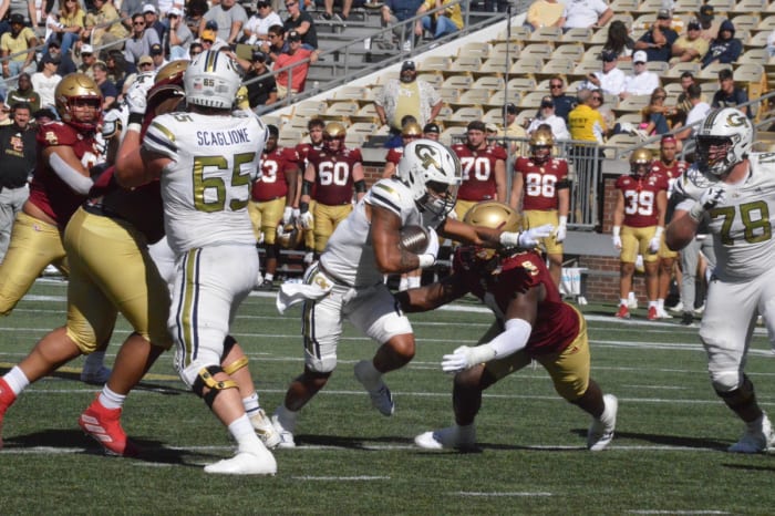 Dontae Smith runs the ball vs Boston College